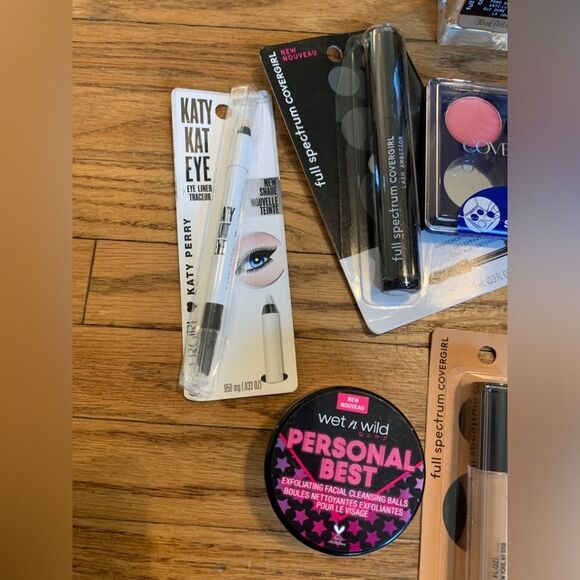 10 X COVERGIRL Wet Wild Makeup Bundle LOT Concealer Foundation Powder Lip Mascar - Picture 4 of 9